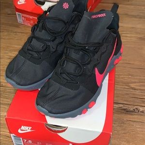 Nike Women’s React Element 55
